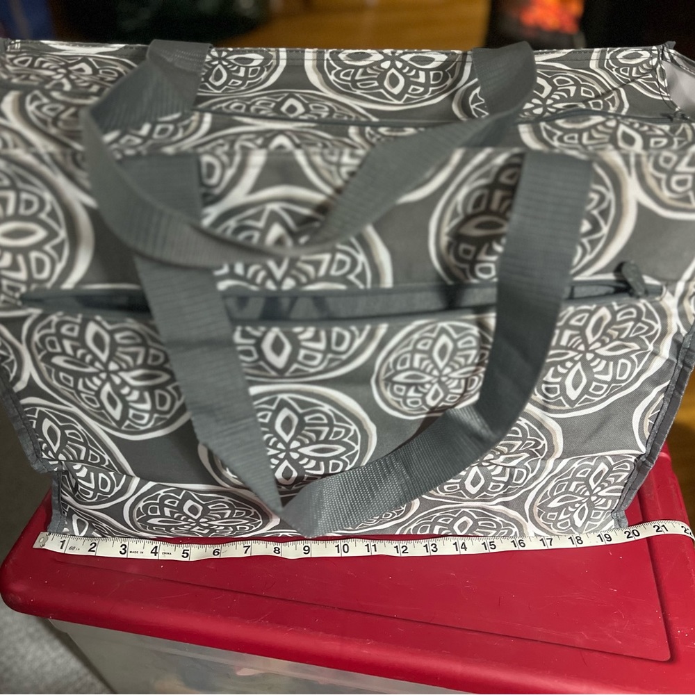 Thirty-one Deluxe tote (newer version)